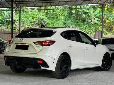 Mazda 3 HATCHBACK SKYACTIV (CKD) in Salak Selatan, KUL