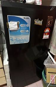 ELBA refrigerator in Sleek Black