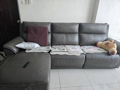 Modern L-Shape Leather Sofa (Recliner) – Good Cond