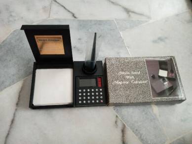 Memo Stand with Magnetic Calculator