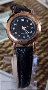 Women Casual Leather Strap Small Quartz Watch
