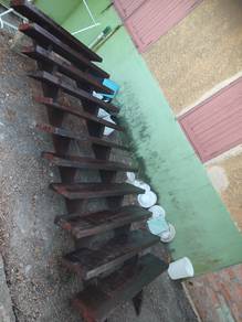 Tangga kayu rumah lama 4276