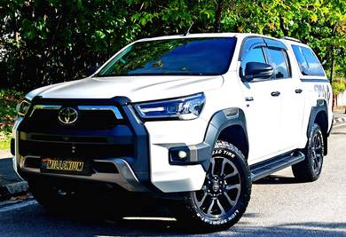 2020 Toyota Hilux BLACK EDITION