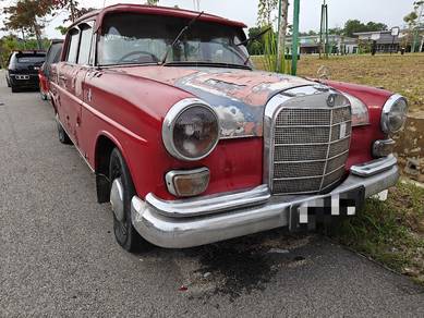 Mercedes Benz 200 in Jasin, MLK