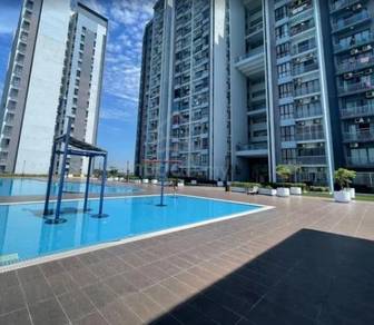 Condominium For Sale in Green Park