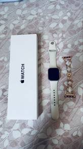 Apple Watch SE 3 (40mm) Starlight (GPS)