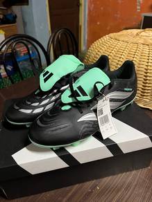 Kasut bola Adidas