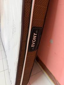 Evony mattress queen size