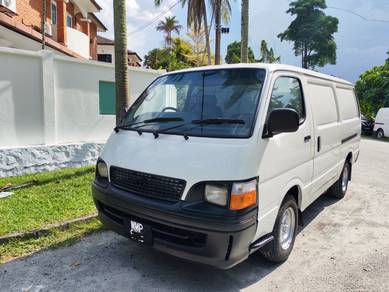 Toyota Hiace 3.0 Panel Van Enjin diesel hijau