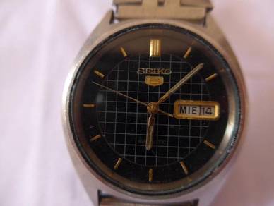 Seiko 5 Automatic Round Black Dial Watch