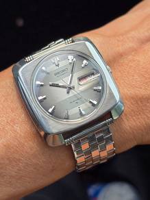 (A902) Vintage Square Seiko 7006-8110 Watch