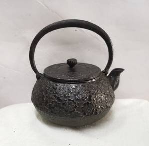 Antique Black Japanese Kettle Cast Iron Teapot Tet