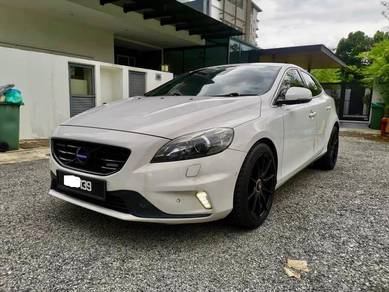 Volvo V40 T5 in Old Klang Road, KUL