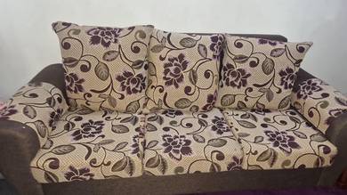 3+2+1 sofa set still new with coffee table gift 