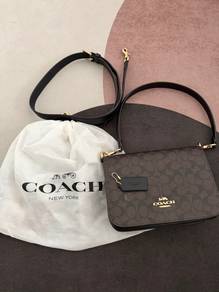 Coach Quinn Bag In Signature Canvas
