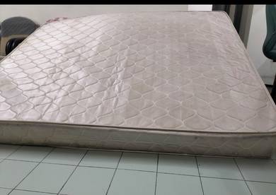 Master bed queen Mattress of large size