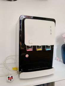 Hot & Cold Water Dispenser with Built-in Water F