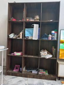 Almari Buku Warna Coklat
