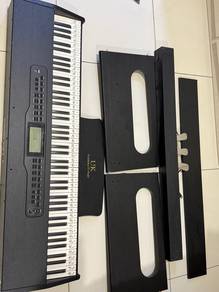 ELECTRONIC KEYBOARD FOR SALE - Like new