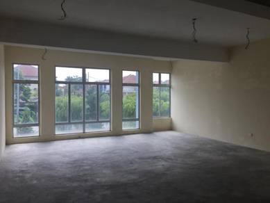 Shop lot For Sale in Seri Kembangan,SGR