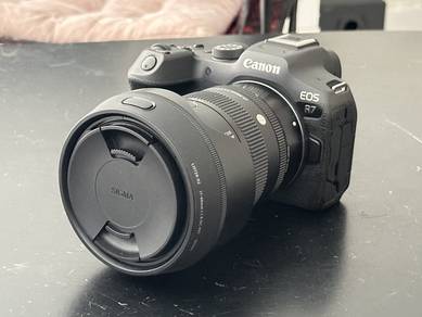 Canon EOS R7