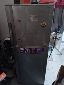 Peti Ais 2 Pintu SHARP 223L
