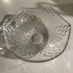 Glass bowl