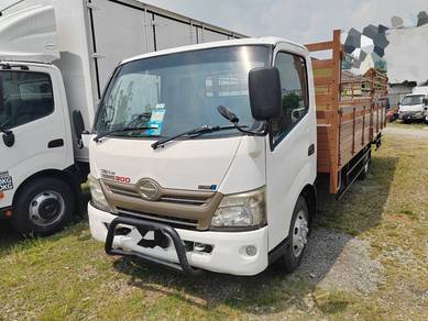 2015 Hino WU720 20ft Kargo 5000KG 1 owner tip top