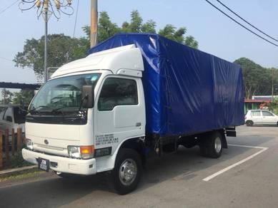 UD Nissan cargo lorry