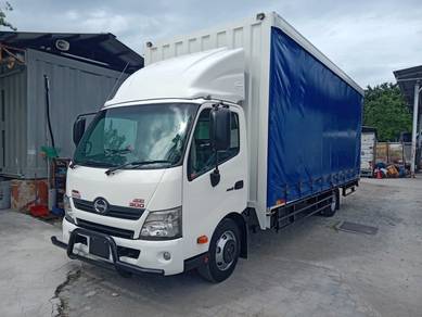 2017/18 Hino XZU710R (UBS) | Curtain Sider Box 21'