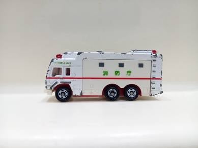 Tomica No. 116 Super Ambulance Isuzu Giga Diecast