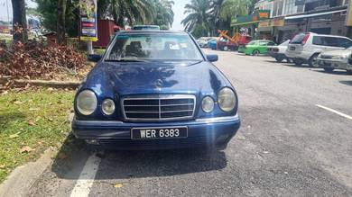 Mercedes Benz E230 230 CLASSIC (CKD) in Klang, SGR