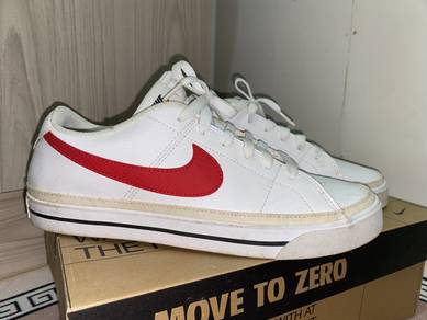 SEPASANG KASUT NIKE (secondhand)