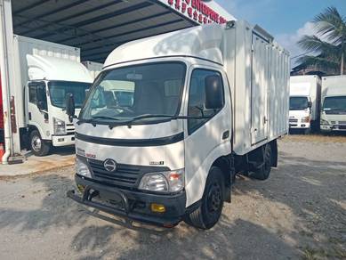 2011 Hino WU300R Corrugated Box 10'4