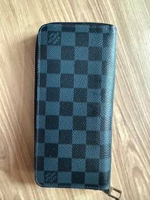 N62240 Zippy wallet