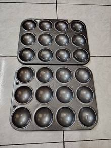 old muffins pans