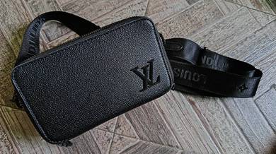 Louis Vuitton Alpha Wearable Wallet