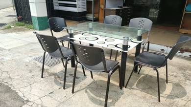 1 Set Meja Makan Kaca Dengan 6 Kerusi Preloved