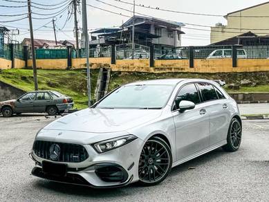 Mercedes Benz A250 250 AMG LINE in Desa Petaling, KUL