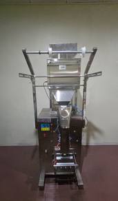 Automatic granule packing machine
