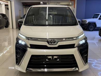 Toyota Voxy ZS KIRAMEKI III in Kota Damansara, SGR
