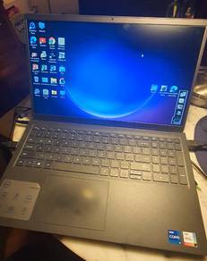 Dell Inspiron 15. 3520. i7 core. 16g Ram. 512 