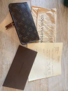 louis vuitton a long wallet (original)