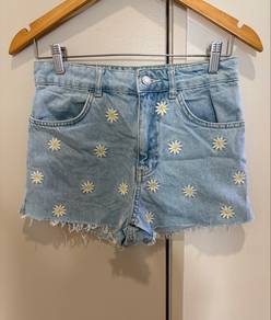 Daisy embroidered denim shorts