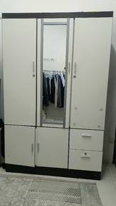 wardrobe / almari putih