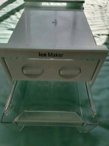 Ice maker
