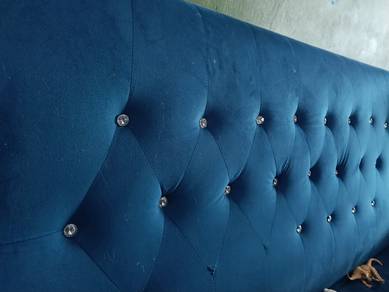 sofa chesterfield velvet tinggi
