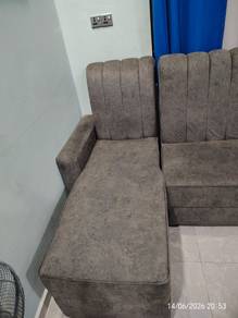 Sofa L untuk dijual.