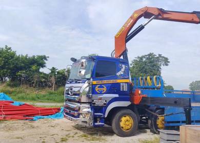 Pemandu lori cargo crane