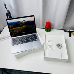 macbook air m1 8/256gb full set box charger new